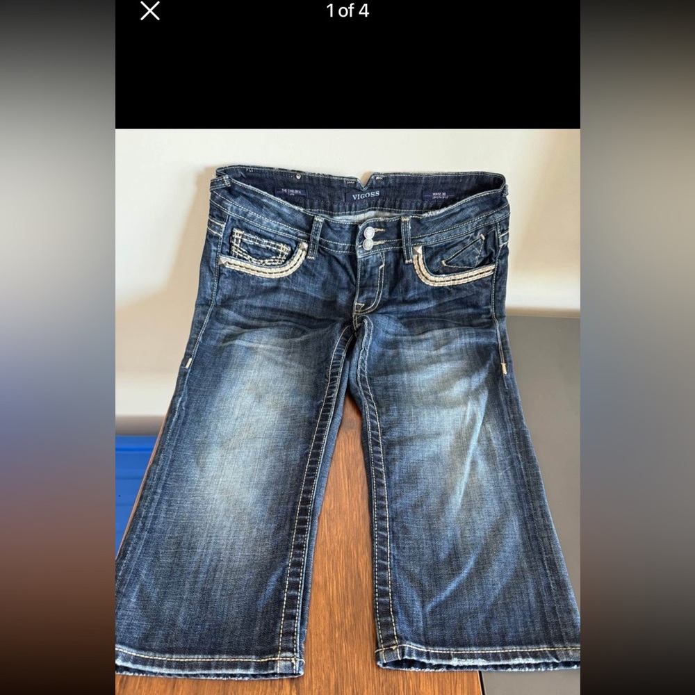 Beautiful women's Capris with detail